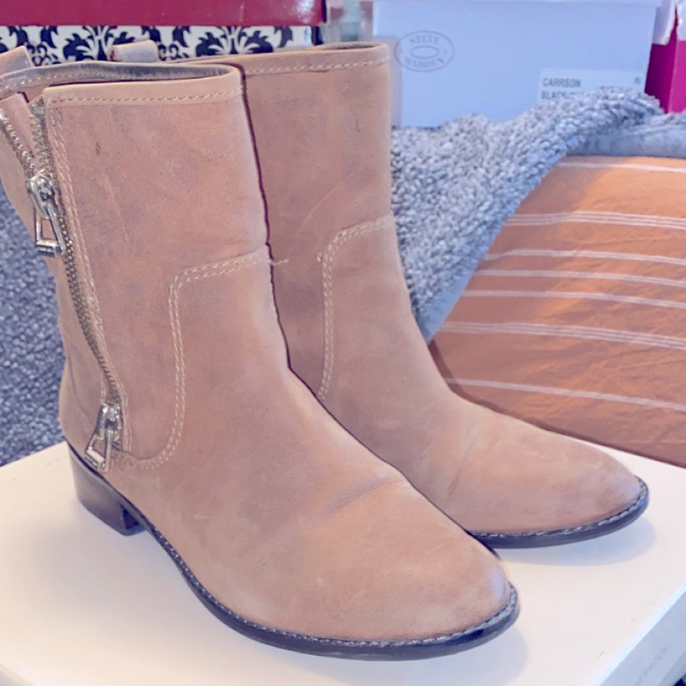 Antonio Melani ankle boot 7.5